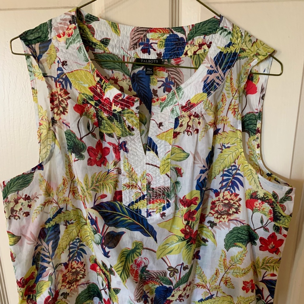 Ladies sleeveless blouse